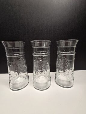 Red Lobster Embossed Crabfest Cocktail Glass Set of 3 - Crab With Sailboat Image